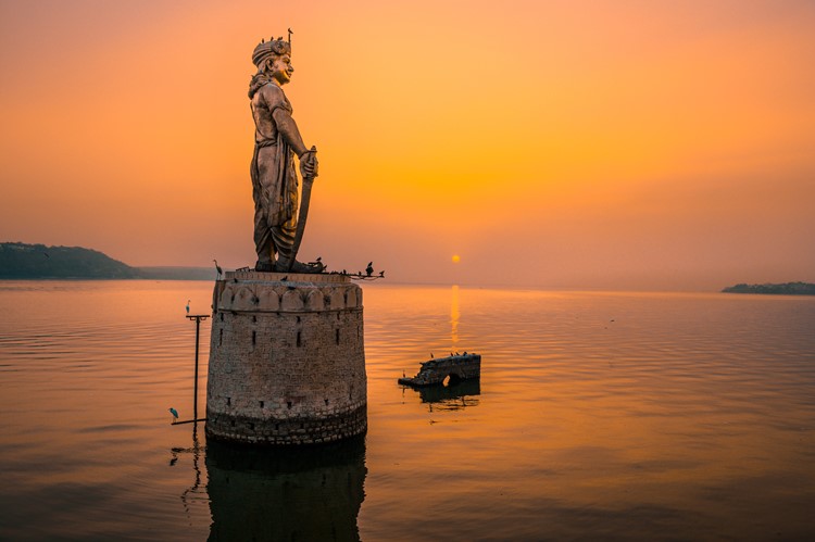 Standbeeld van Raja Bhoj, Upper Lake, Bhopal, India